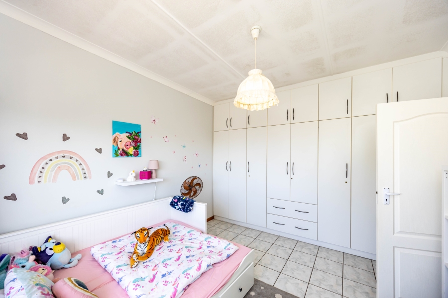 To Let 4 Bedroom Property for Rent in Kidds Beach Eastern Cape